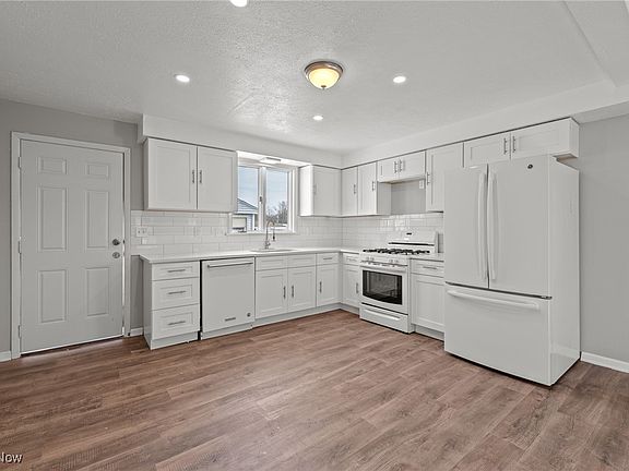 3rd image of 2329 S Glenwood Ave