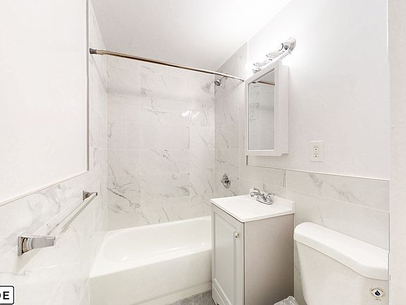 4th image of 219 E 88th St APT 4C