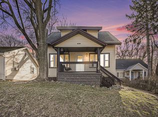 1120 Emerald Ave NE, Grand Rapids, MI