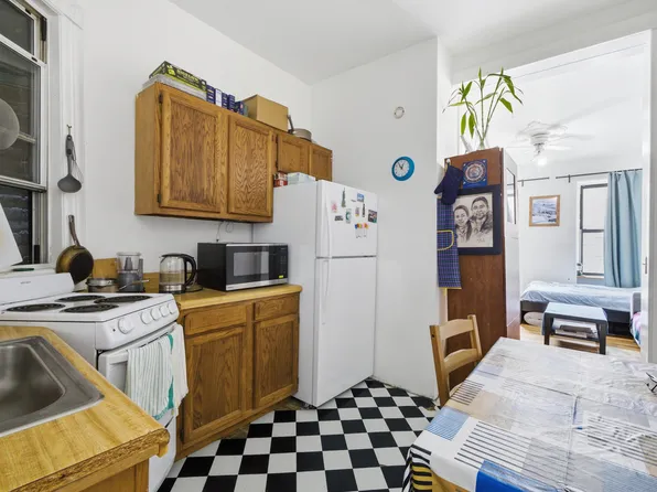 570 Jersey Avenue image 33 of 37