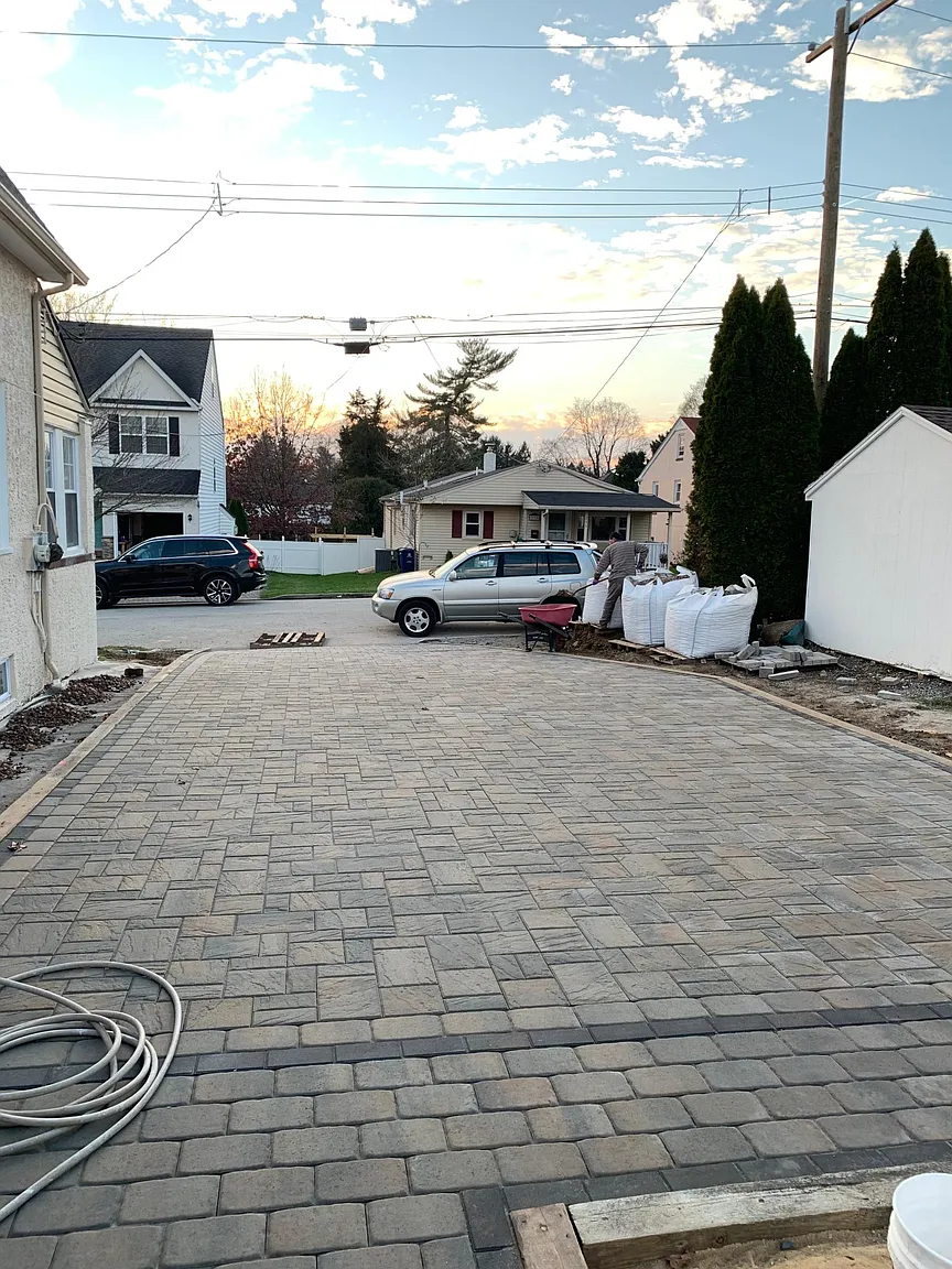 240 Roberts Ave photo 1