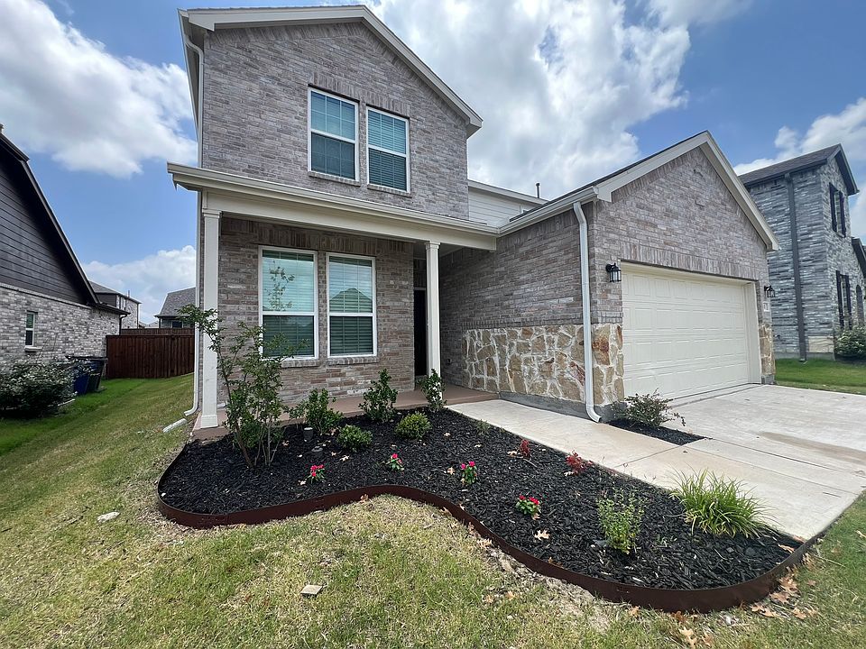 Beautiful Single Family Home with Front covered Patio