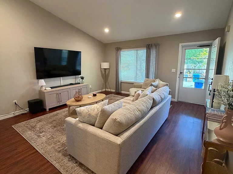 286 Hummingbird Ct — Photo 3