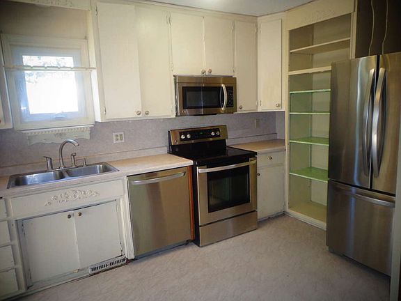 4th image of 408 Stanley Ave