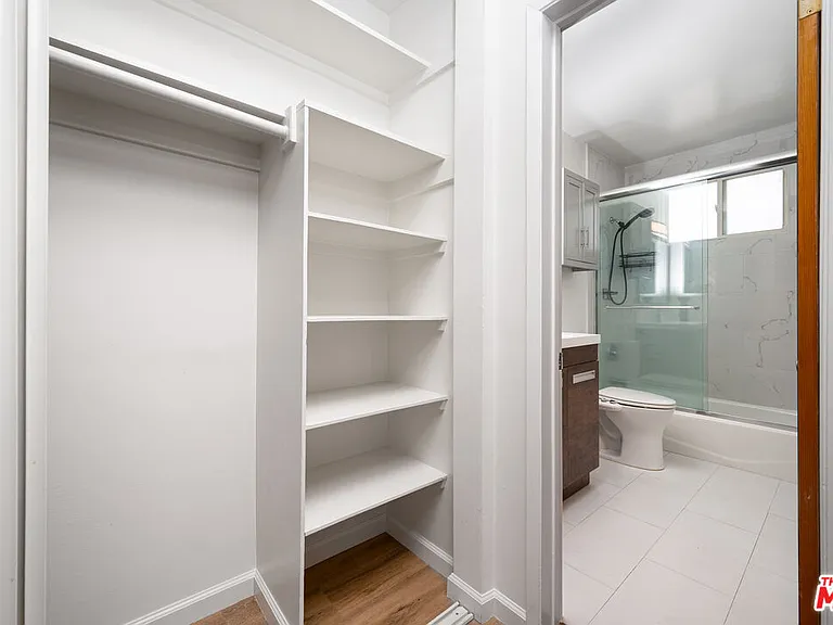 1937 S Shenandoah St #10 — Photo 4