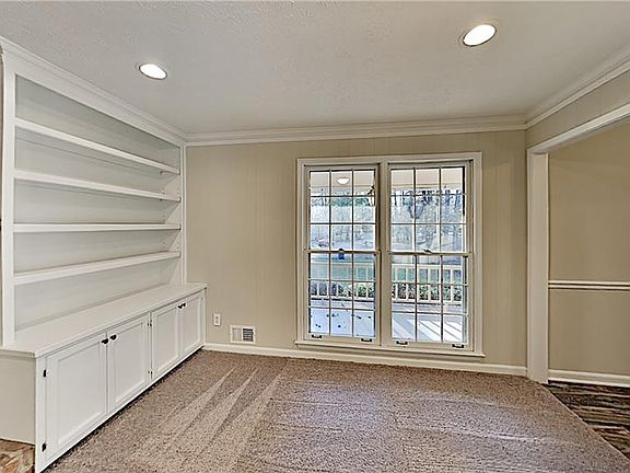 5th image of 632 Buckeye Cir SE