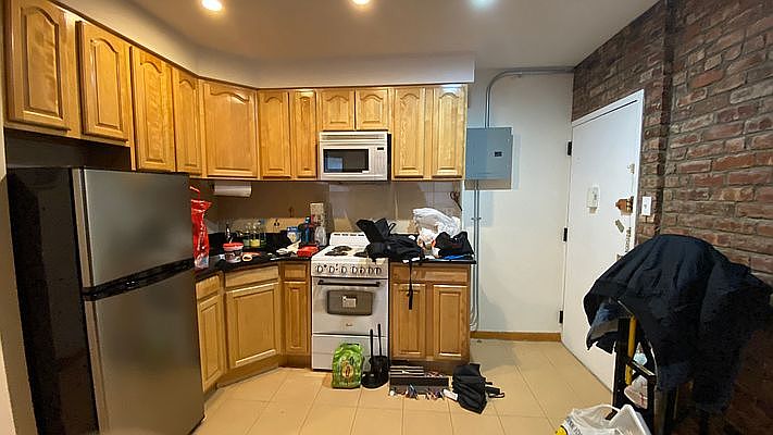 1st image of 206 Grand St #1