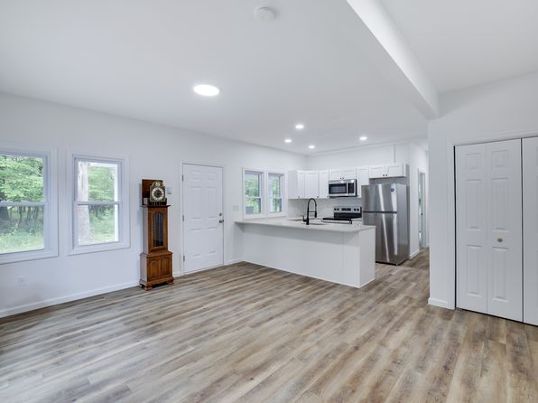 123 Evergreen Ln #5