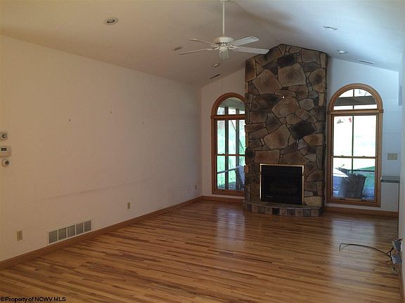 5th image of 17 Riverview Cir