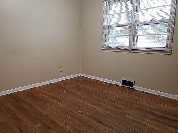 4th image of 401 S Swain Ave
