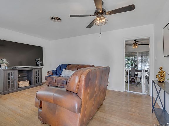 4th image of 5003 STONELEIGH DR
