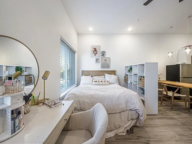 Studio House — Photo 15