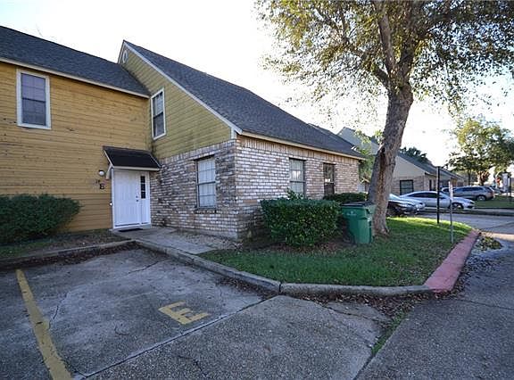 3rd image of 1500 W Esplanade Ave APT 27E
