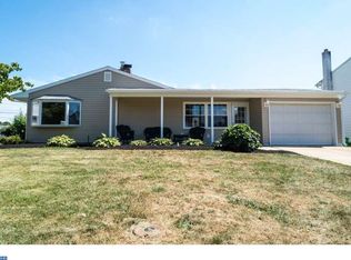 78 Edgewood Ln, Levittown, PA 19054
