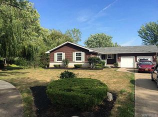 10 Driftwood Ct, Grand Island, NY 14072