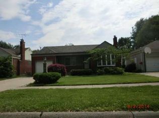 20926 Van Antwerp St, Harper Woods, MI 48225