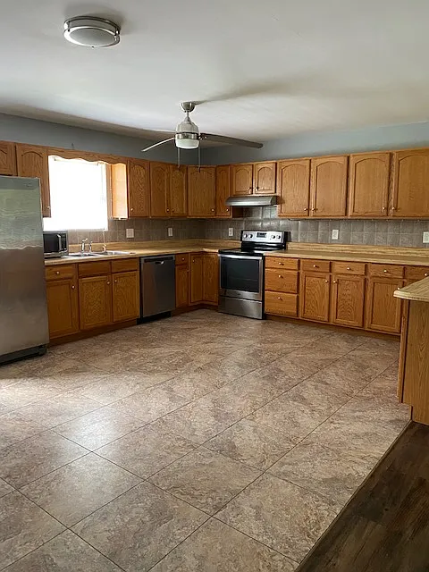 3 bed, 1120 sqft, $1,195 — Photo 2
