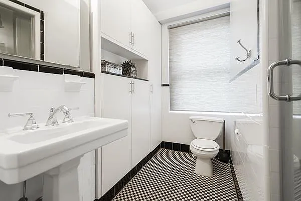 Sold by Avenue Sotheby's International Realty | media 32