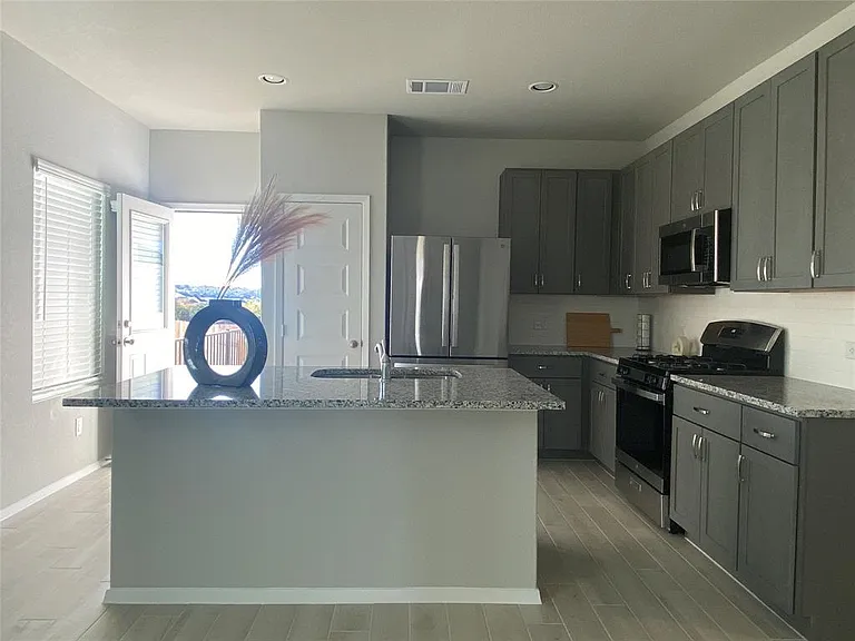 11704 Murano Dr — Photo 2