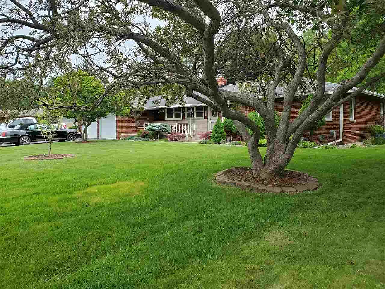 2355 Maple Dr photo 1