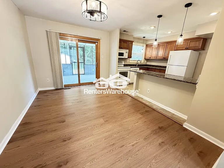 241 Cedarmere Cir — Photo 4