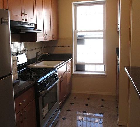 4th image of 301 6th Ave APT 4