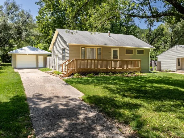 1935 Lincoln Dr, Manhattan, KS 66502