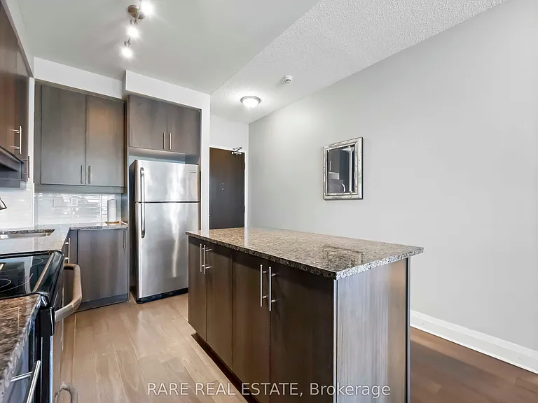 1185 The Queensway #206 — Photo 3