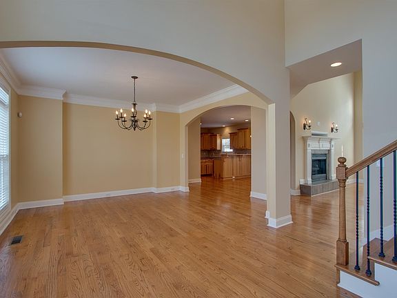 4th image of 2328 Fox Creek Dr