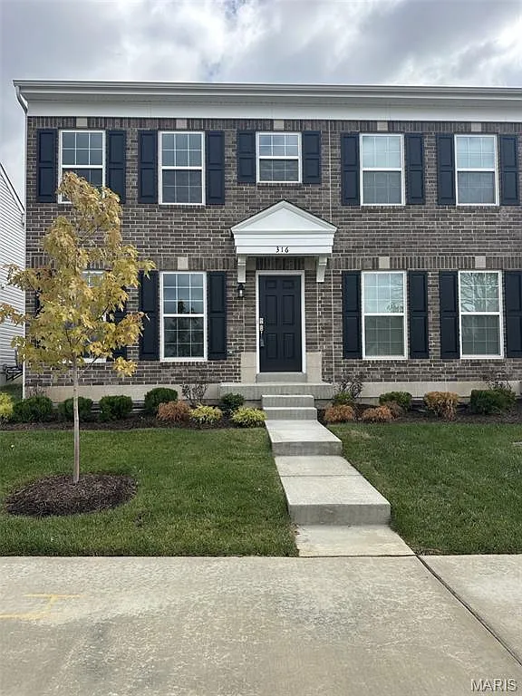 3 bed, 2.5 bath, 1421 sqft, $2,200 — Photo 2