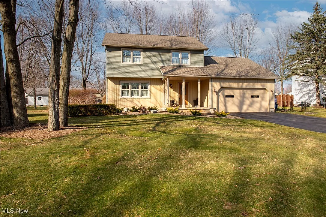 237 Maple Ave photo 1