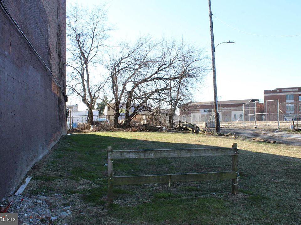 2nd image of 4622 Lancaster Ave