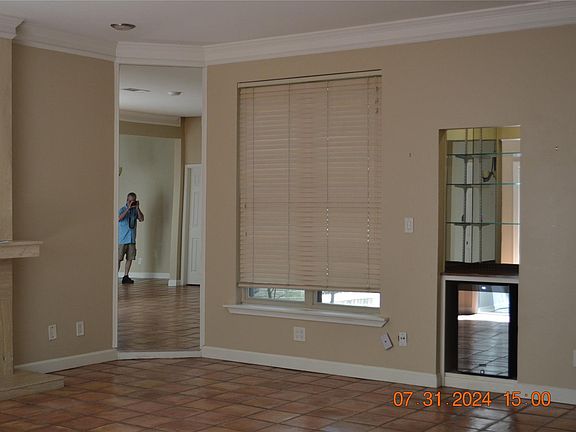 2nd image of 24 Bayou Pointe Dr