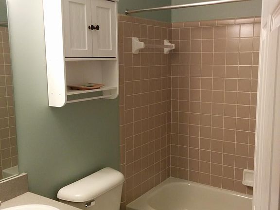 4th image of 4035 Stonebridge Dr #1