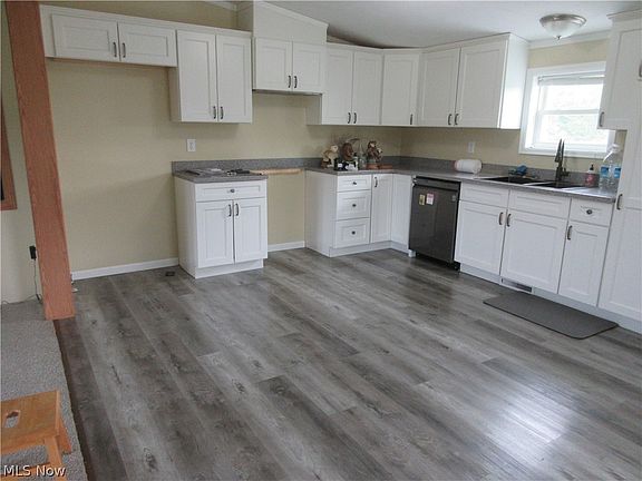 5th image of 5232 Russell Rd