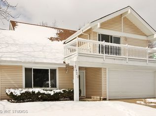 5420 Arlington Dr E, Hanover Park, IL 60133