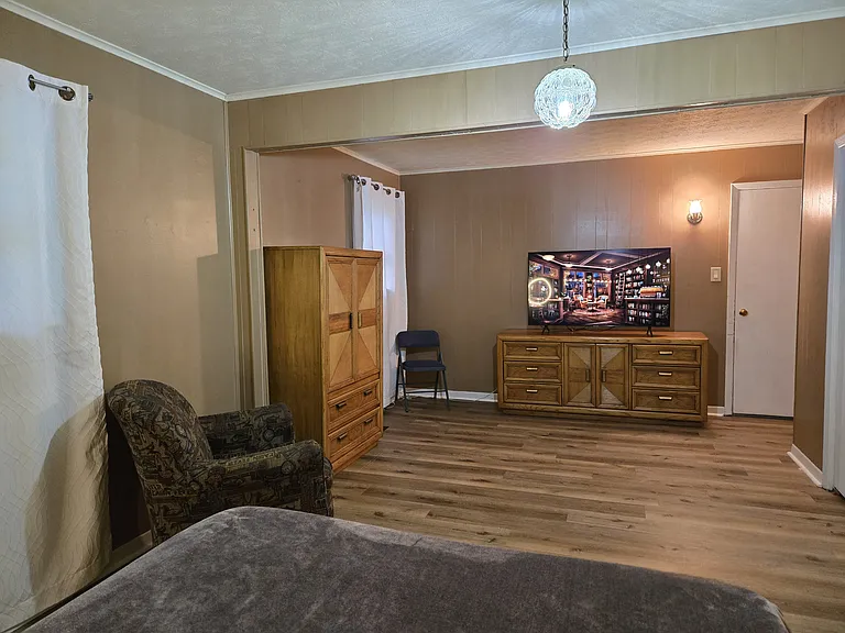 106 Phillips Ln — Photo 6