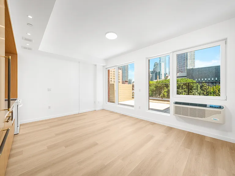 540 Atlantic Ave #615 — Photo 4