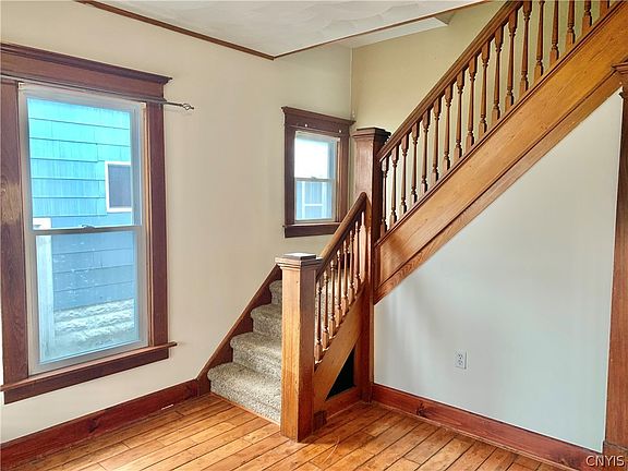 5th image of 31 Center St