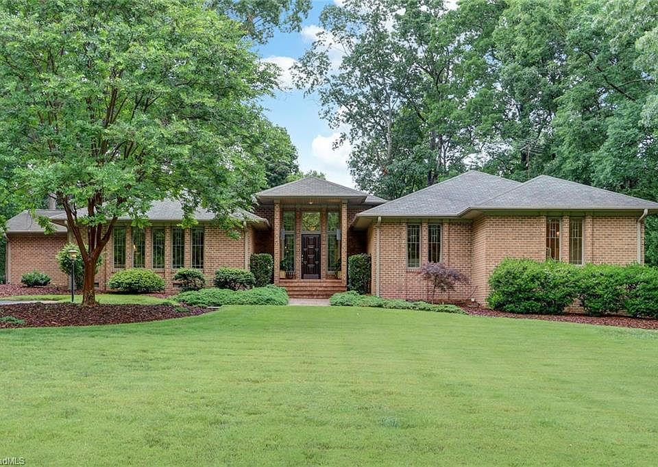 1st image of 337 Maplewood Dr