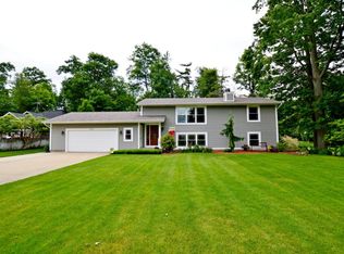 15665 High Ridge Dr, Grand Haven, MI 49417