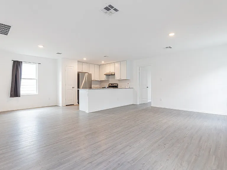 4136 Cove Fls — Photo 4