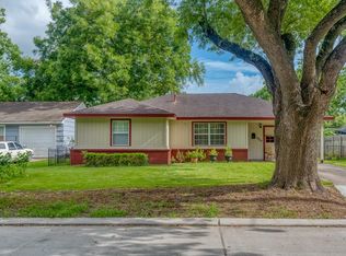 1729 S Park Dr, Alvin, TX 77511