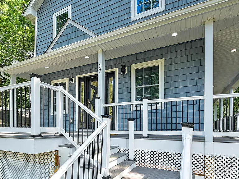 17 Avenue D — Photo 1