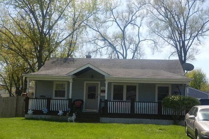 1st image of 845 E 11th St