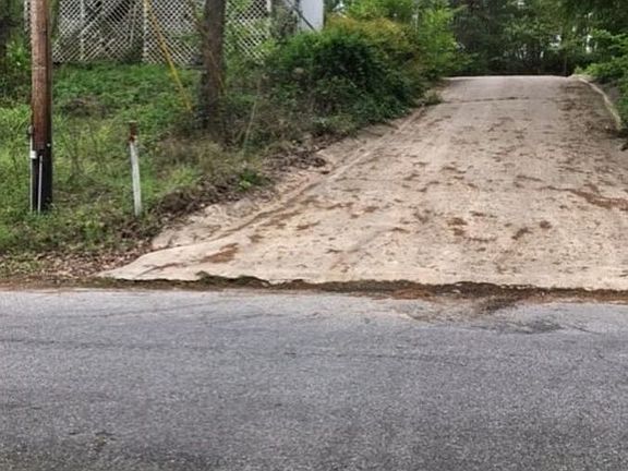 2nd image of 805 Arkridge Cir