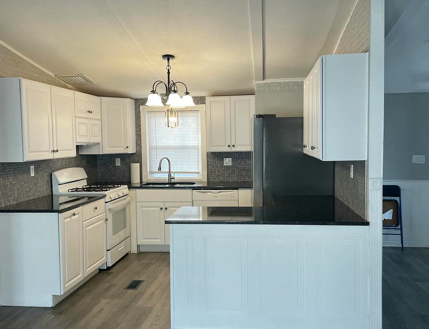 3 bed, 1132 sqft, $3,200 — Photo 4