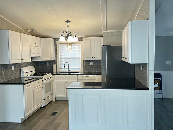 4th image of 21 Forest Dr