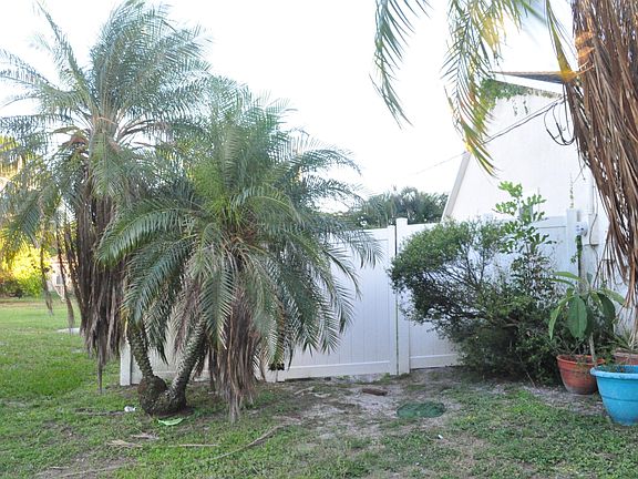 4th image of 468 Prado Ave
