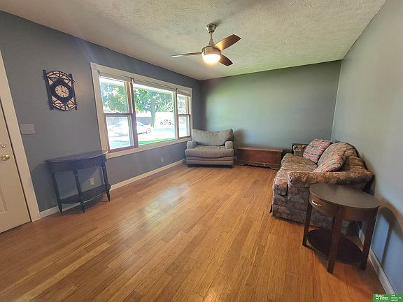 3rd image of 406 Gordon St
